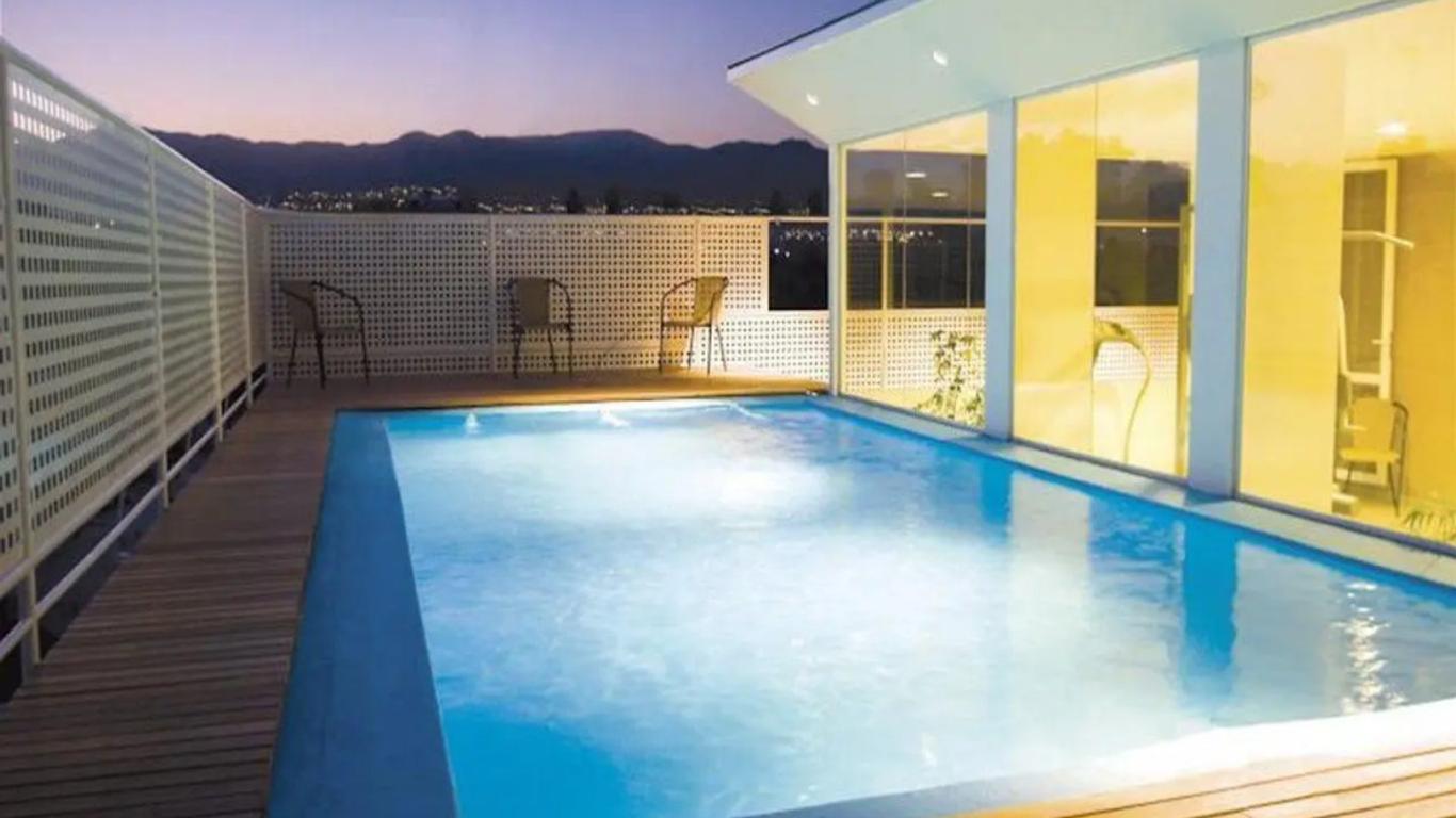 Urbana Class Hotel