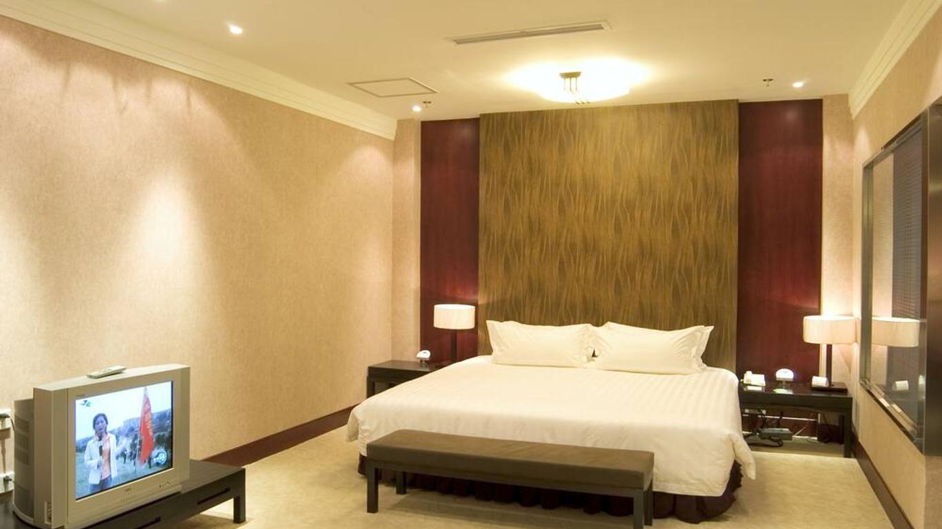Elegance Hotel