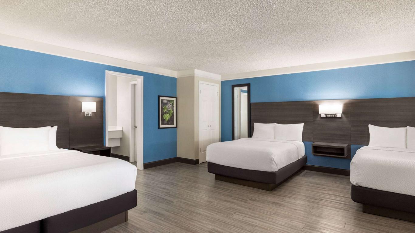 La Quinta Inn by Wyndham San Antonio I-35 N at Toepperwein