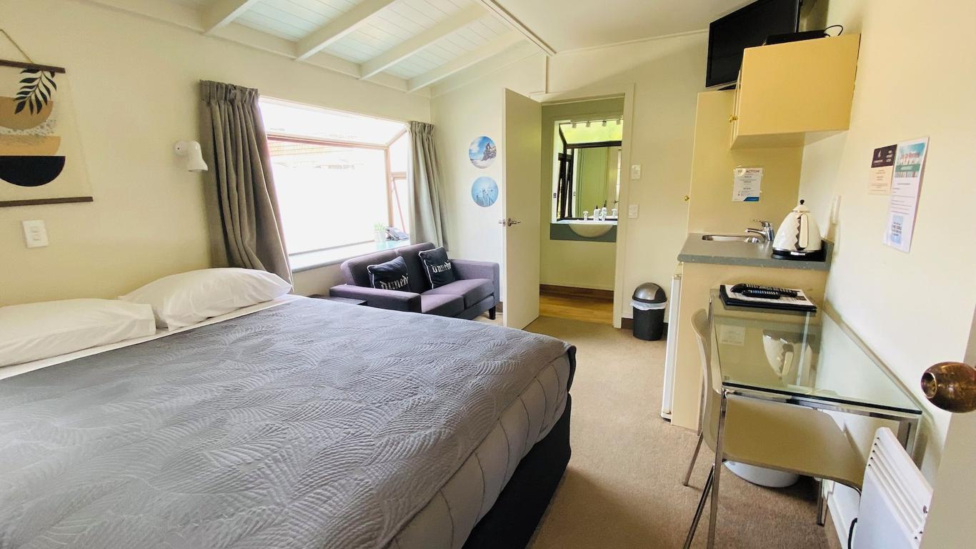 Commodore Motels