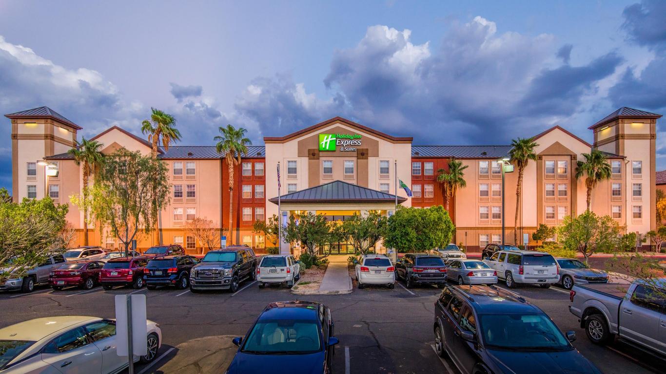 Holiday Inn Express & Suites Phoenix Airport