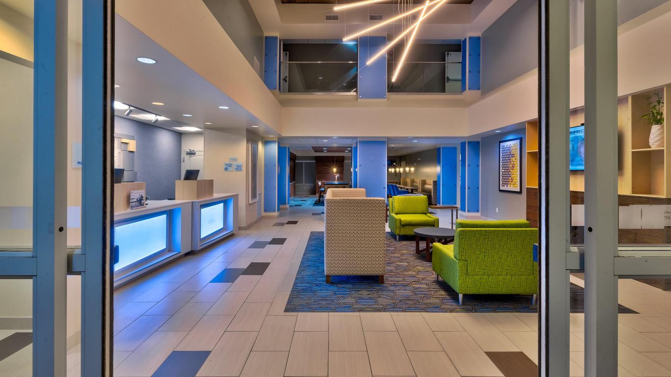 Holiday Inn Express & Suites Effingham