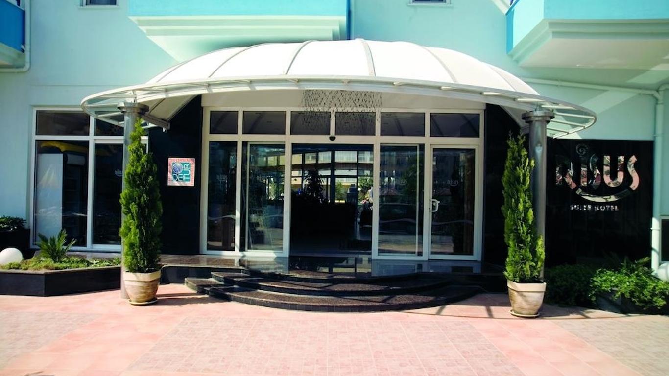 Mesut Hotel Family